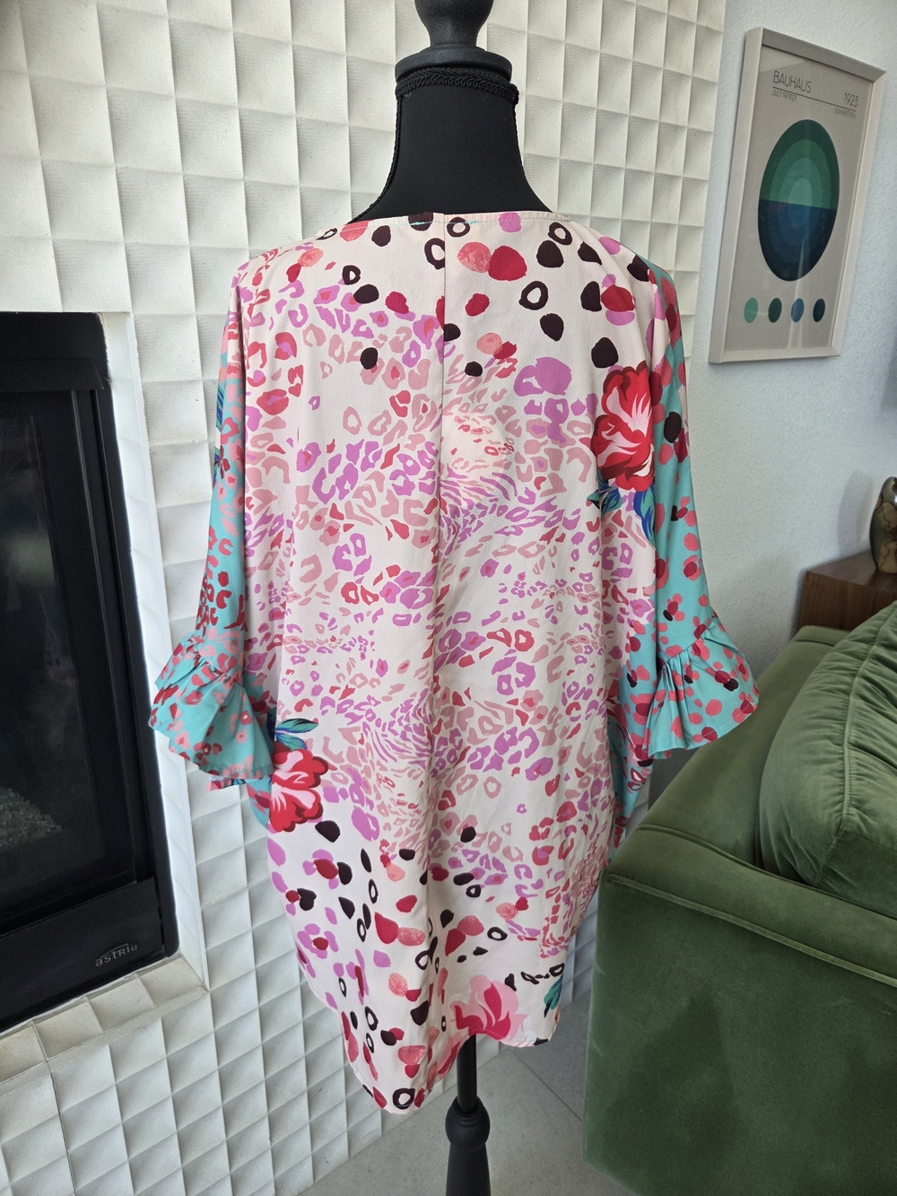 New Umgee Floral Animal Mixed Print Crossbody Wrap-Style Blouse Top NWT Large - Picture 6 of 8